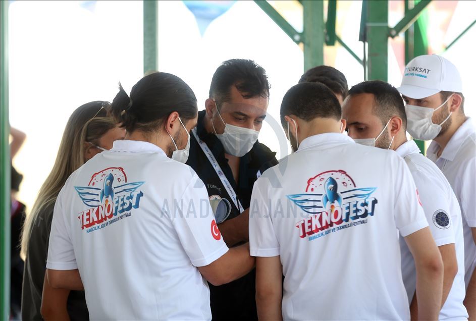 Bakanlar Varank ve Karaismailoğlu TÜRKSAT Model Uydu Yarışması'na katıldı