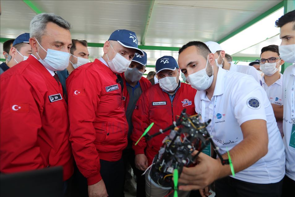 Bakanlar Varank ve Karaismailoğlu TÜRKSAT Model Uydu Yarışması'na katıldı
