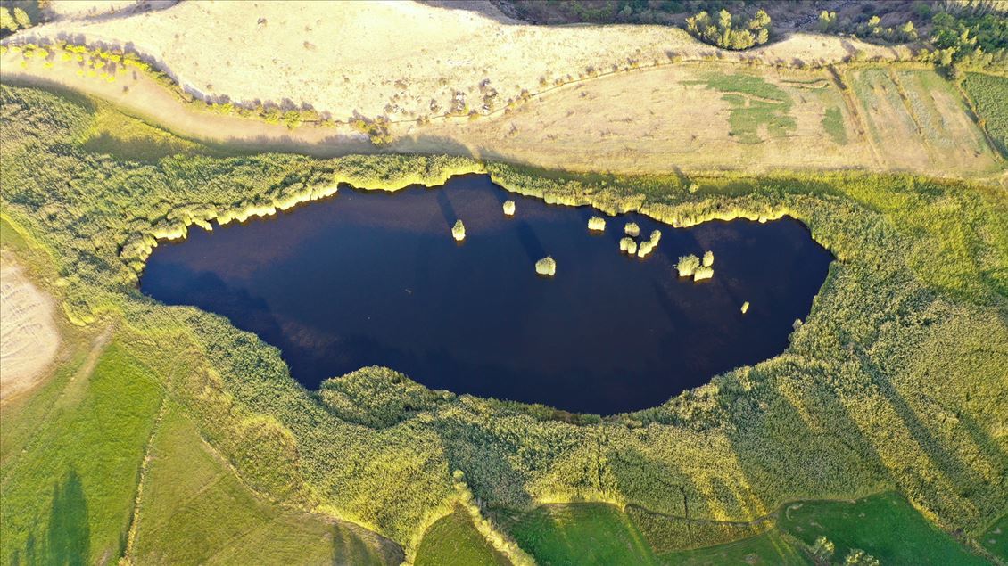 El paisaje en el lago Uckaya en Igdir, Turquía