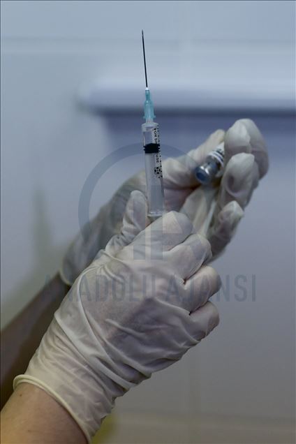 Rusya’da gönüllülere Kovid-19 aşısı yapılmasını AA görüntüledi