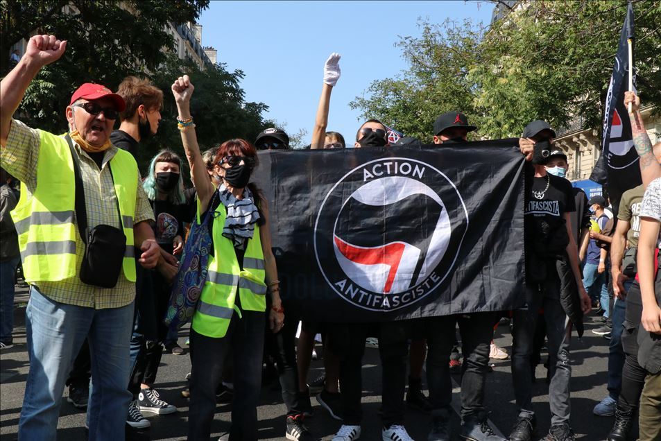 Fransa'da Macron ve hükümet karşıtı protestolar düzenlendi