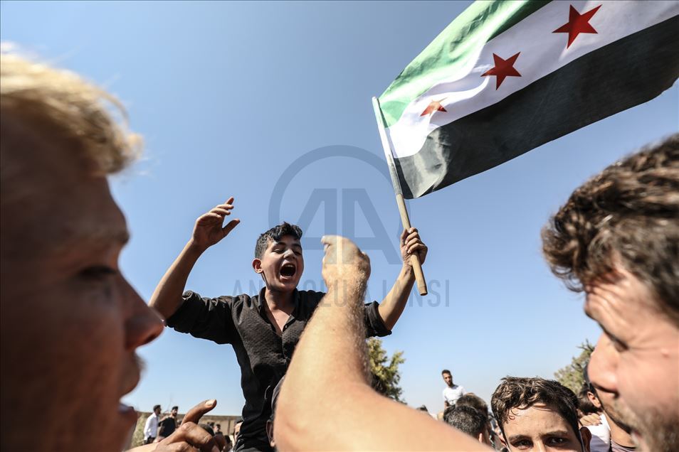 سوريا.. أهالي إدلب يتظاهرون تأييدًا للوجود العسكري التركي