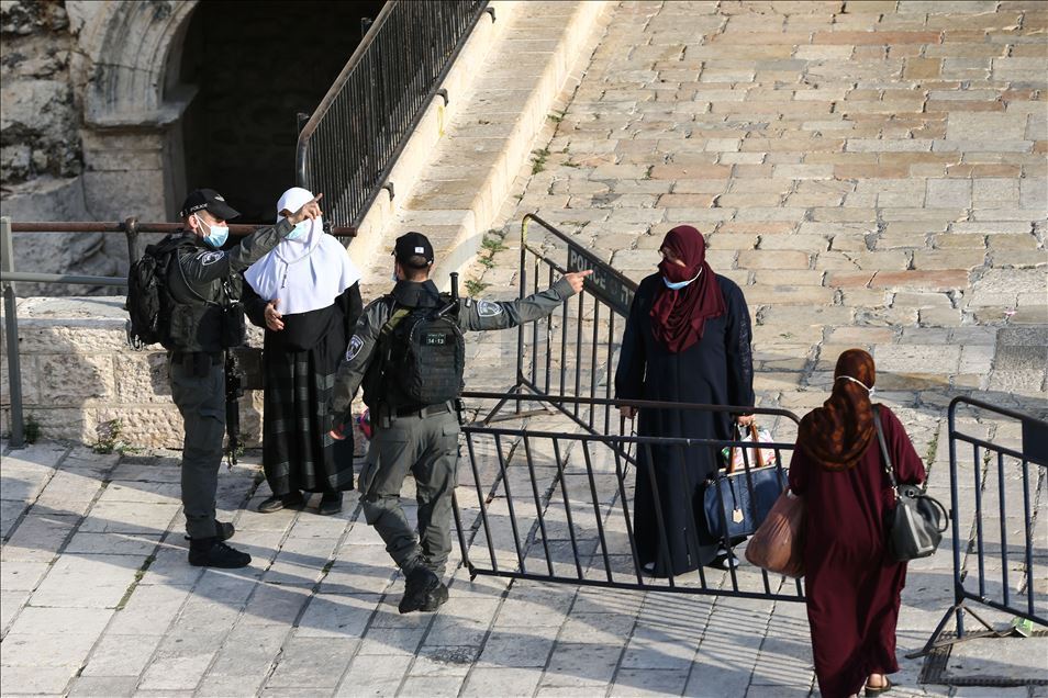 İsrail'de 3 haftalık Kovid-19 karantinası başladı