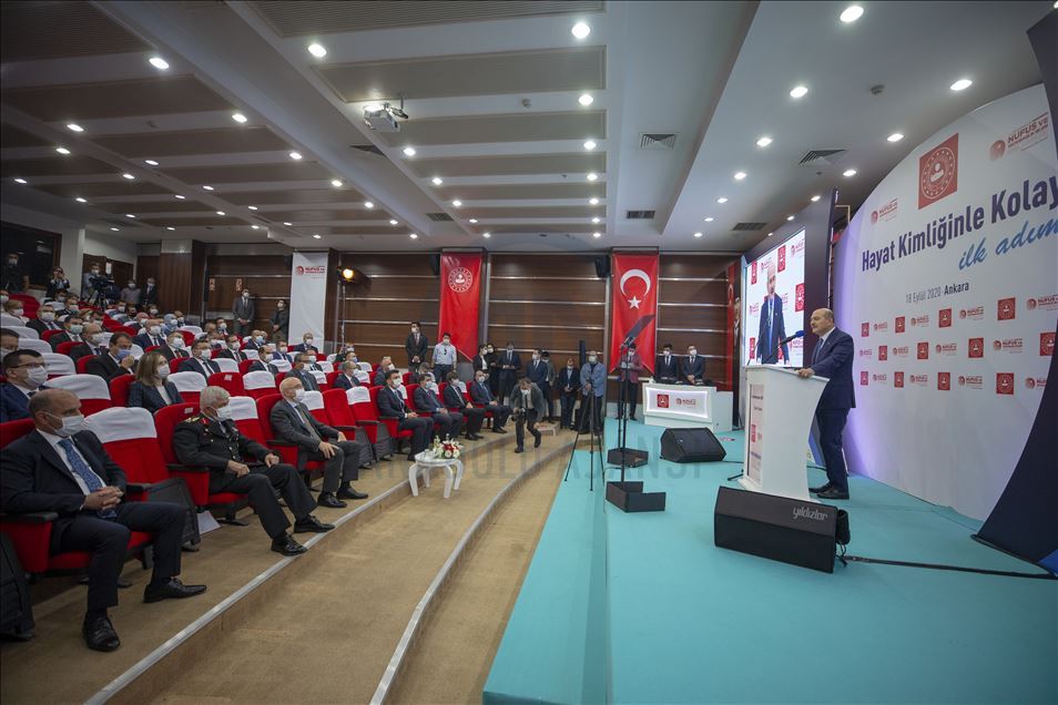 İçişleri Bakanı Süleyman Soylu, ehliyetlerin kimlik kartlarına yüklenmesi projesini anlattı