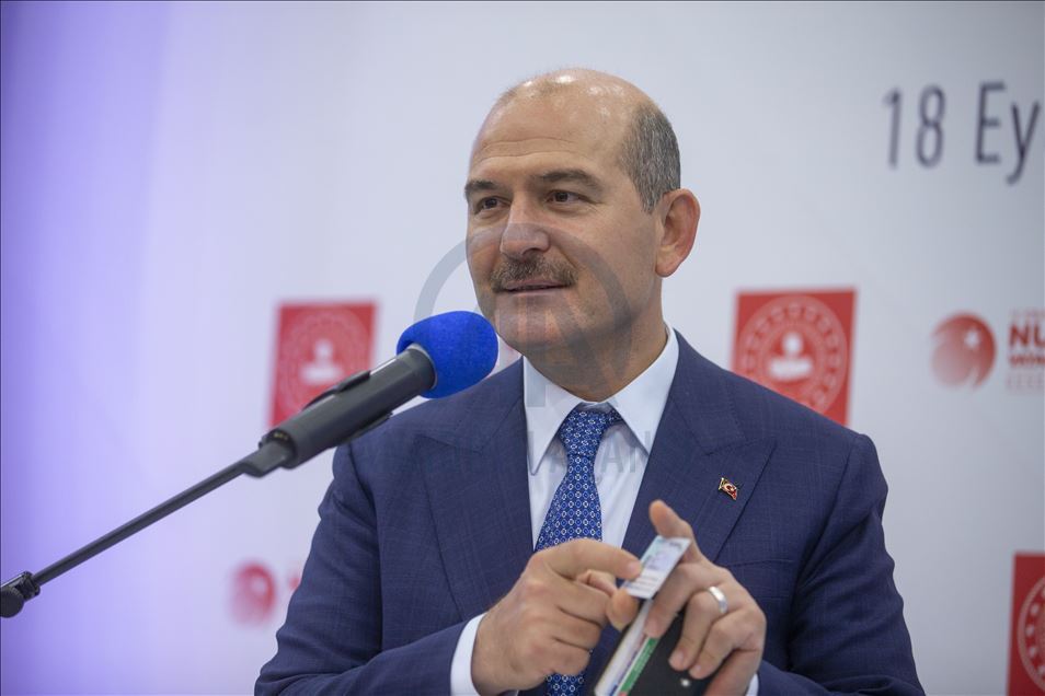 İçişleri Bakanı Süleyman Soylu, ehliyetlerin kimlik kartlarına yüklenmesi projesini anlattı