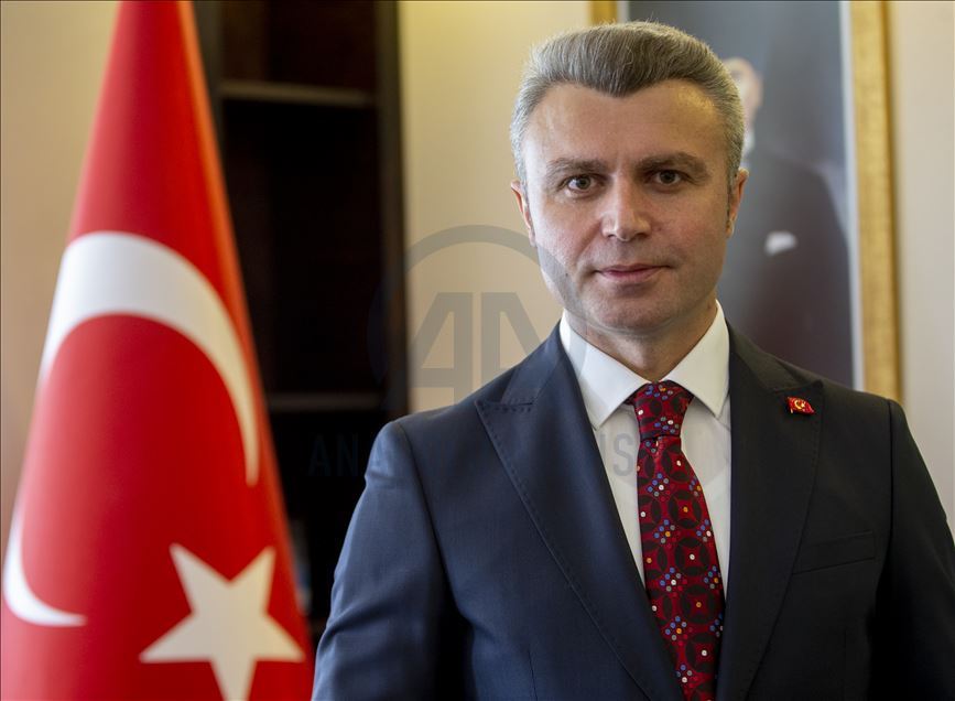 Meis Adası'ndaki insan hareketliliği Kaş'tan rahatça görülebiliyor