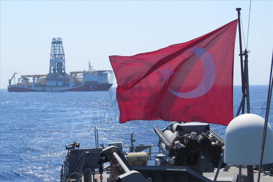 EN EL MAR: Una foto sin fecha muestra el barco Fatih Drill de Tu