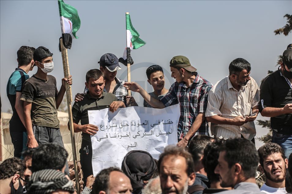 سوريا.. أهالي إدلب يتظاهرون تأييدًا للوجود العسكري التركي