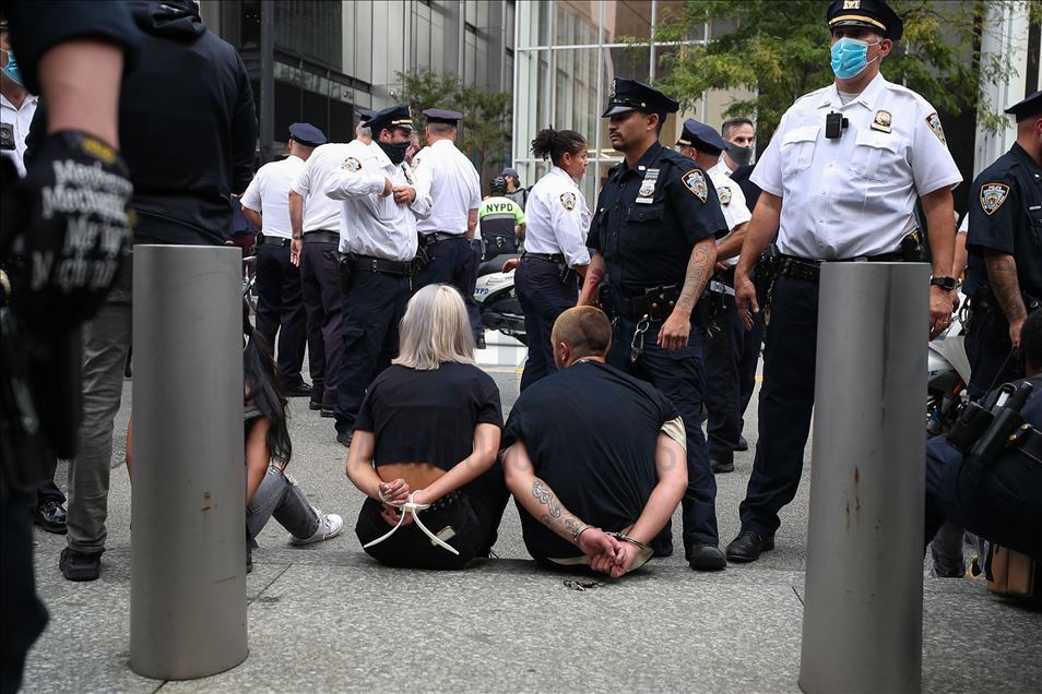 New York'ta polisten "ICE" karşıtı protestoya müdahale
