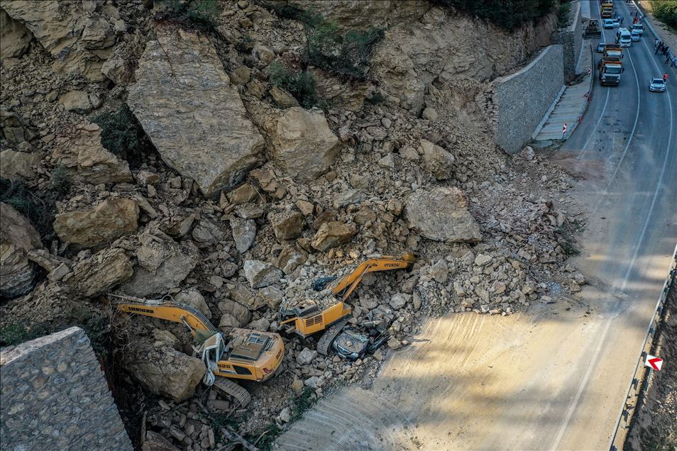 Bursa'da yol çalışması yapılan alandaki göçükte 1 kişi öldü