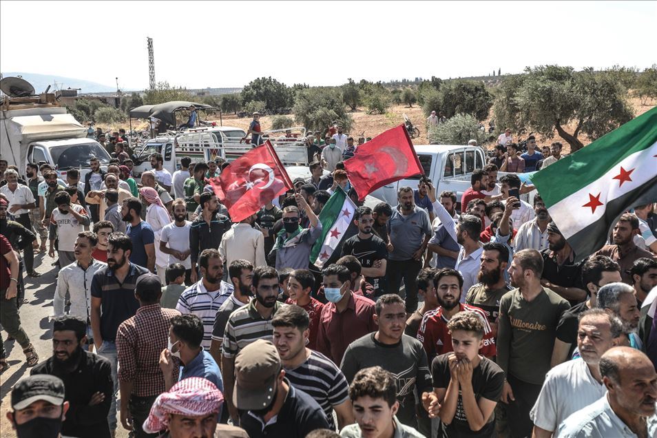 سوريا.. أهالي إدلب يتظاهرون تأييدًا للوجود العسكري التركي