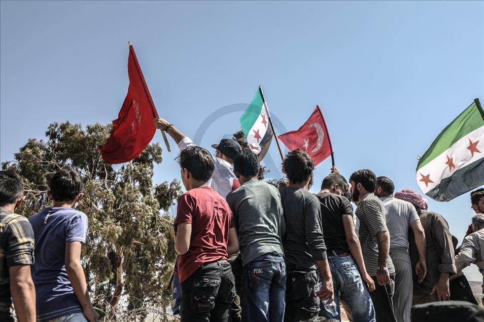 سوريا.. أهالي إدلب يتظاهرون تأييدًا للوجود العسكري التركي