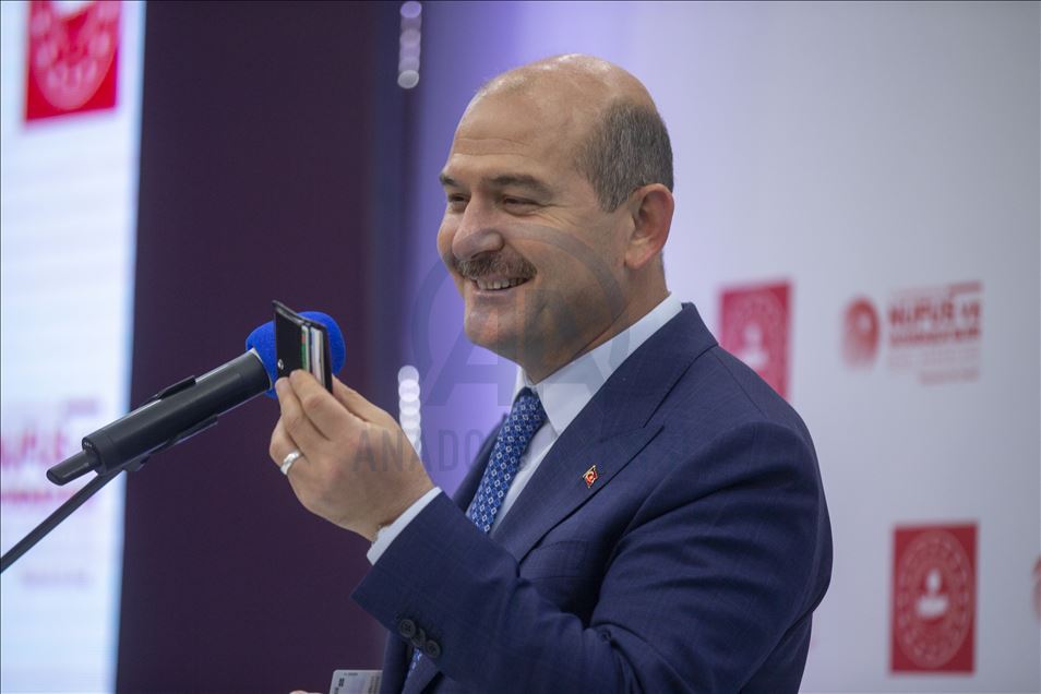 İçişleri Bakanı Süleyman Soylu, ehliyetlerin kimlik kartlarına yüklenmesi projesini anlattı