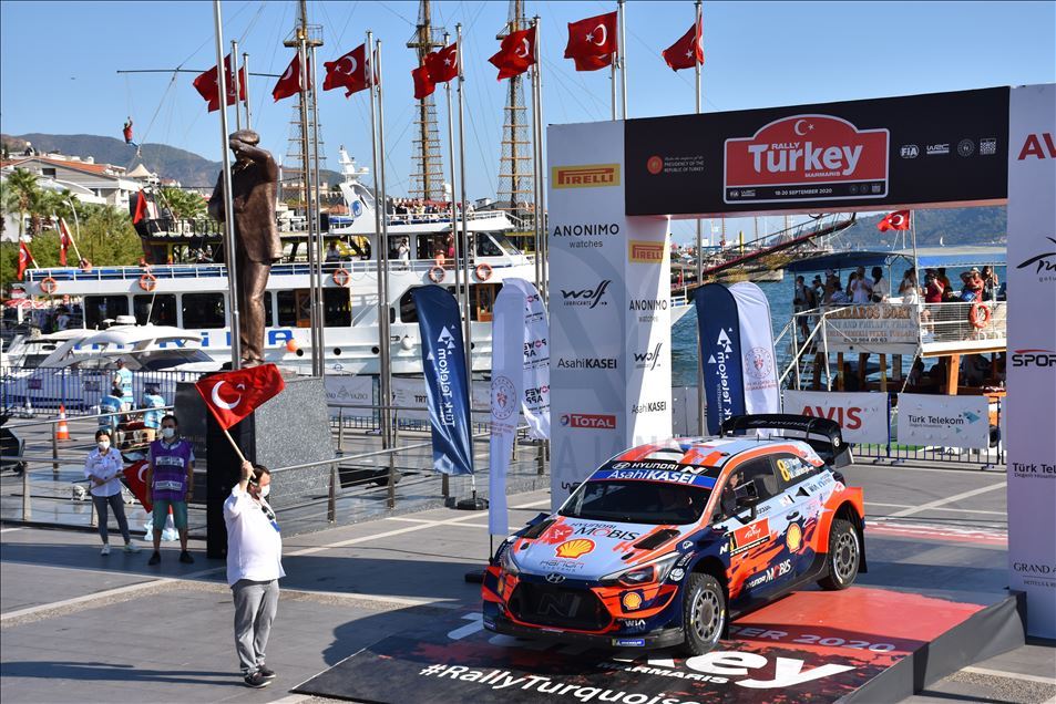 Dünya Ralli Şampiyonası'nın 5. yarışı Türkiye Rallisi'nin startını Bakan Kasapoğlu verdi
