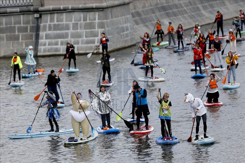 Moskova'da kürek sörfü (SUP) festivali