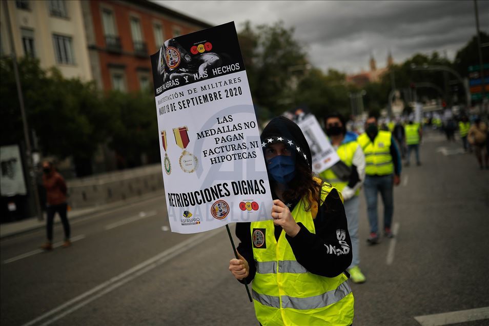 Spanjë, ushtarët protestojnë për rritje të pagave