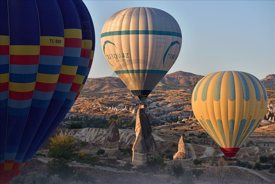 Kapadokya'da turistlerin gözdesi sıcak hava balonları