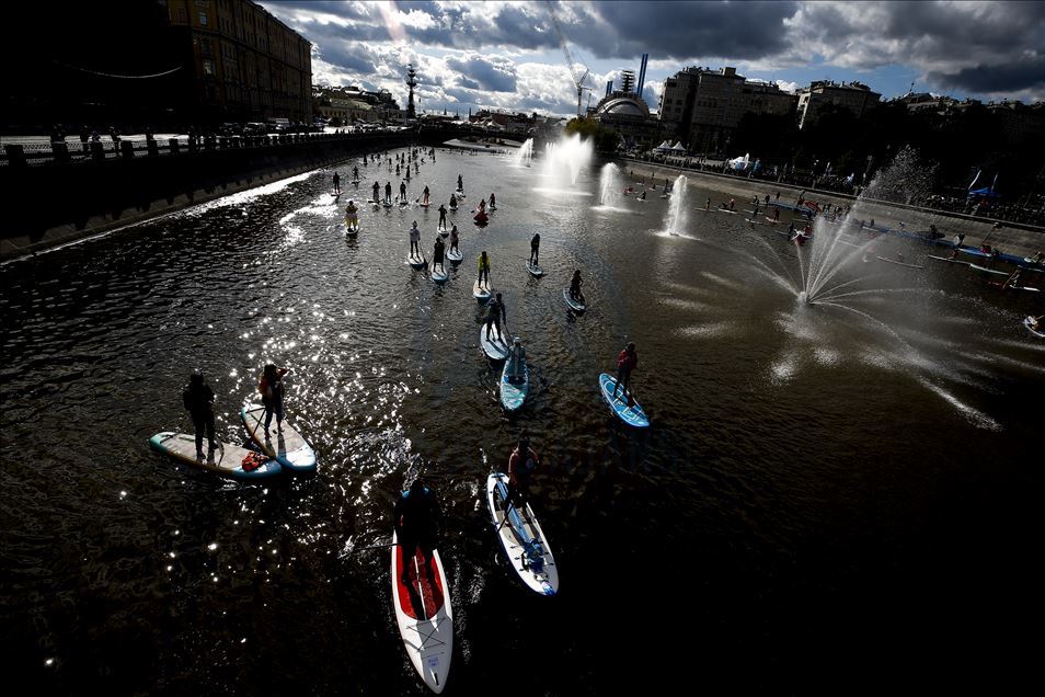 Moskova'da kürek sörfü (SUP) festivali