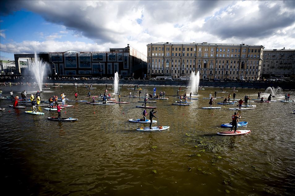 Moskova'da kürek sörfü (SUP) festivali