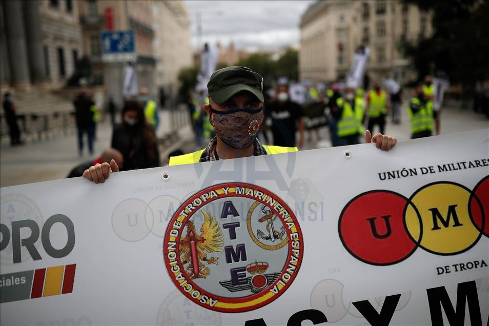 Spanjë, ushtarët protestojnë për rritje të pagave