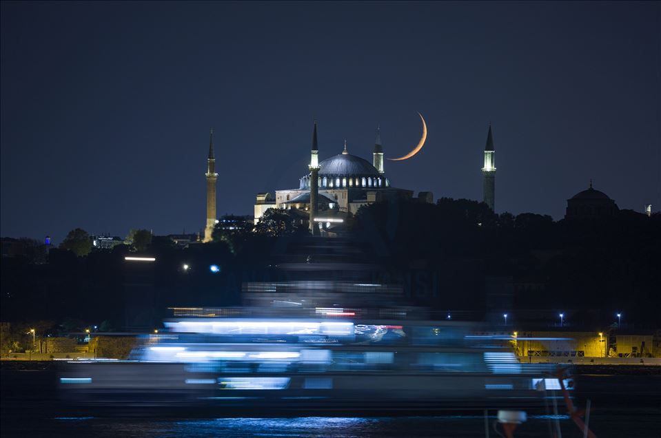 İstanbul'da hilal
