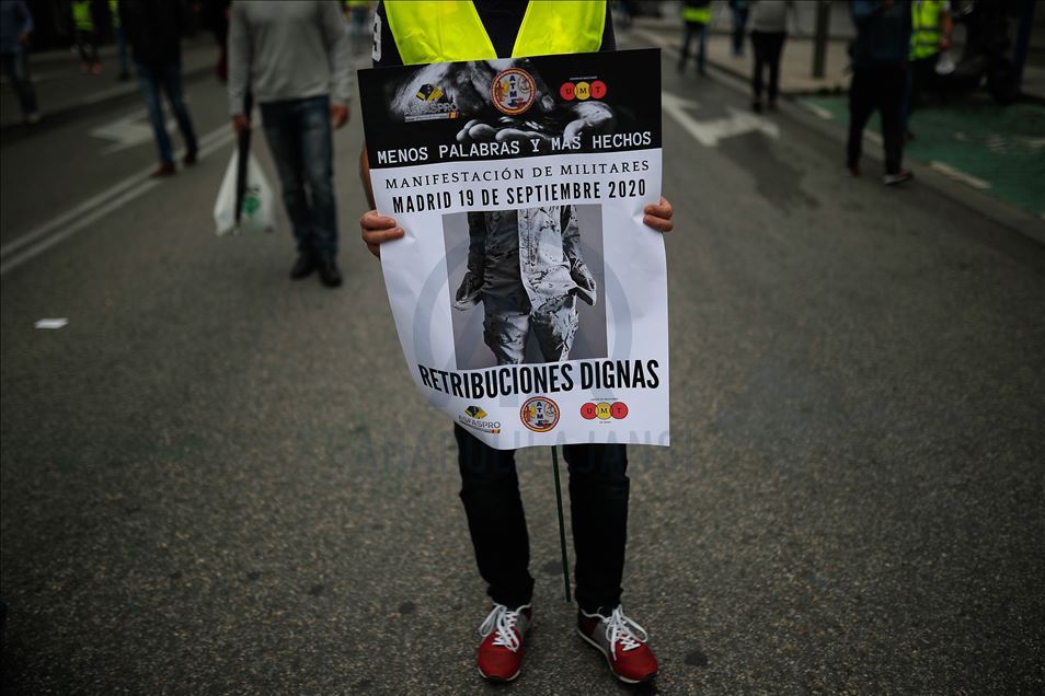 Spanjë, ushtarët protestojnë për rritje të pagave