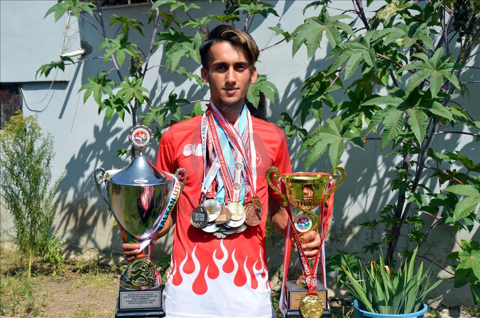 Çobanlık yaparken hazırlandı, 20 Yaş Altı Balkan Atletizm Şampiyonası'nda birinci oldu