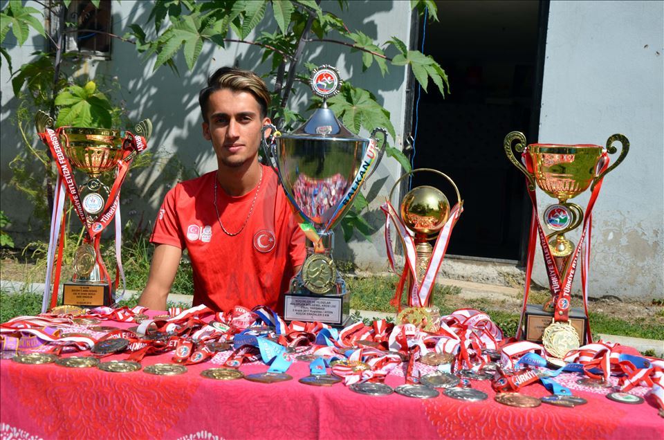 Çobanlık yaparken hazırlandı, 20 Yaş Altı Balkan Atletizm Şampiyonası'nda birinci oldu