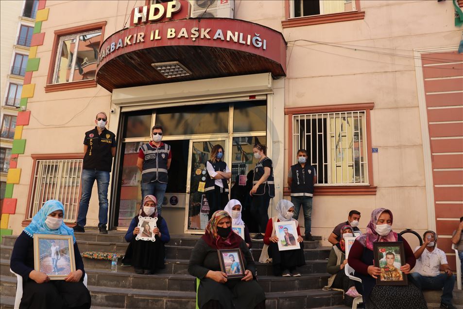 Nobeta ewladan a dayikên Diyarbekirê bi biryardarî dewam dike