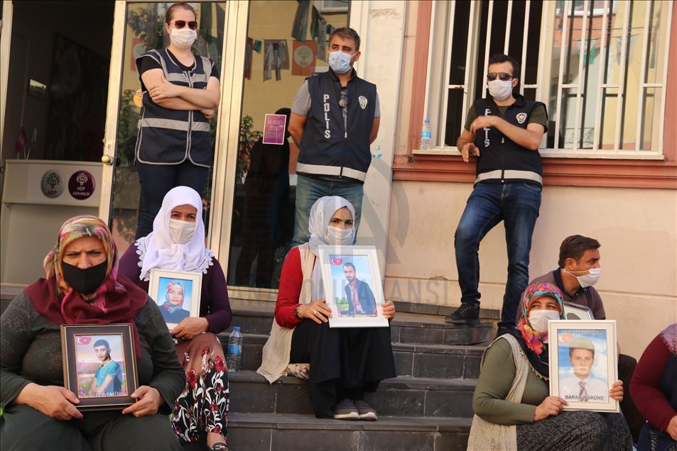 Nobeta ewladan a dayikên Diyarbekirê bi biryardarî dewam dike