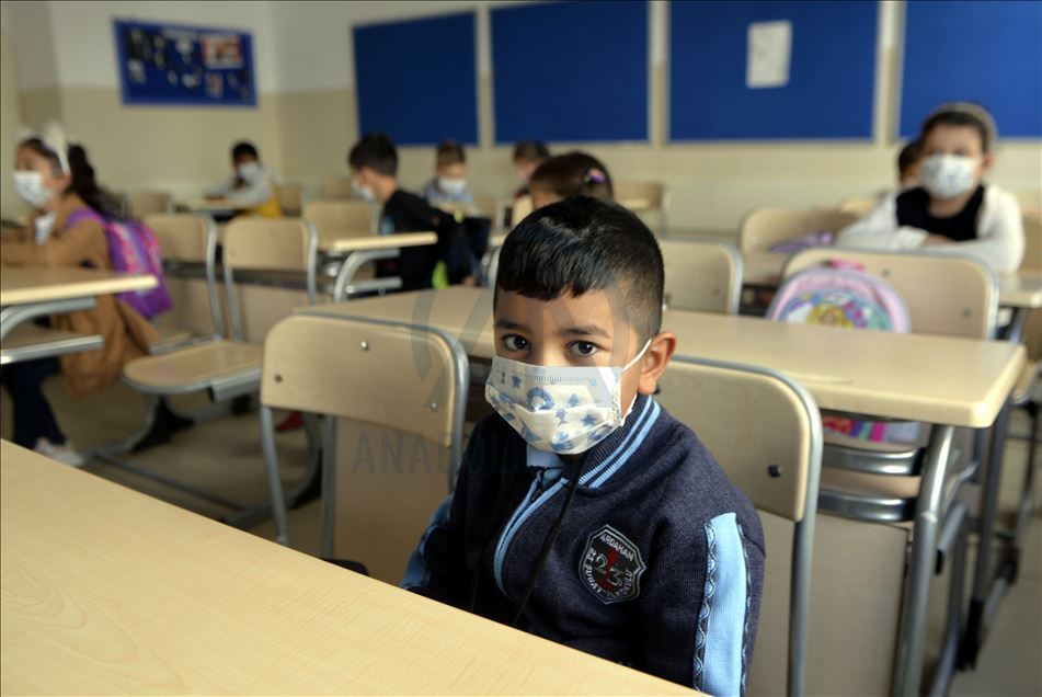 Schools reopen in Turkey after six-month coronavirus break
