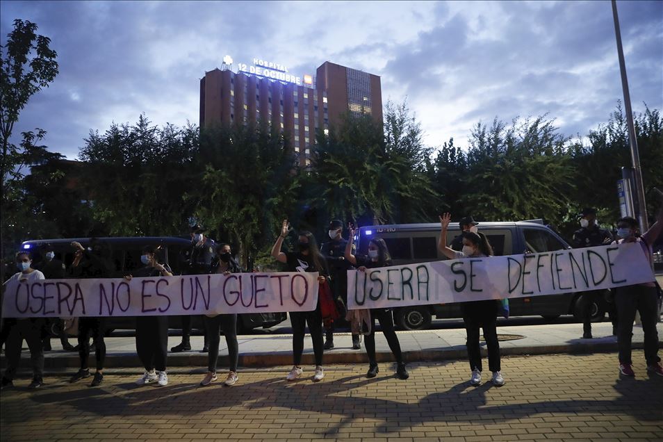 İspanya'da artan Kovid-19 vakaları nedeniyle getirilen kısıtlamalar protesto edildi