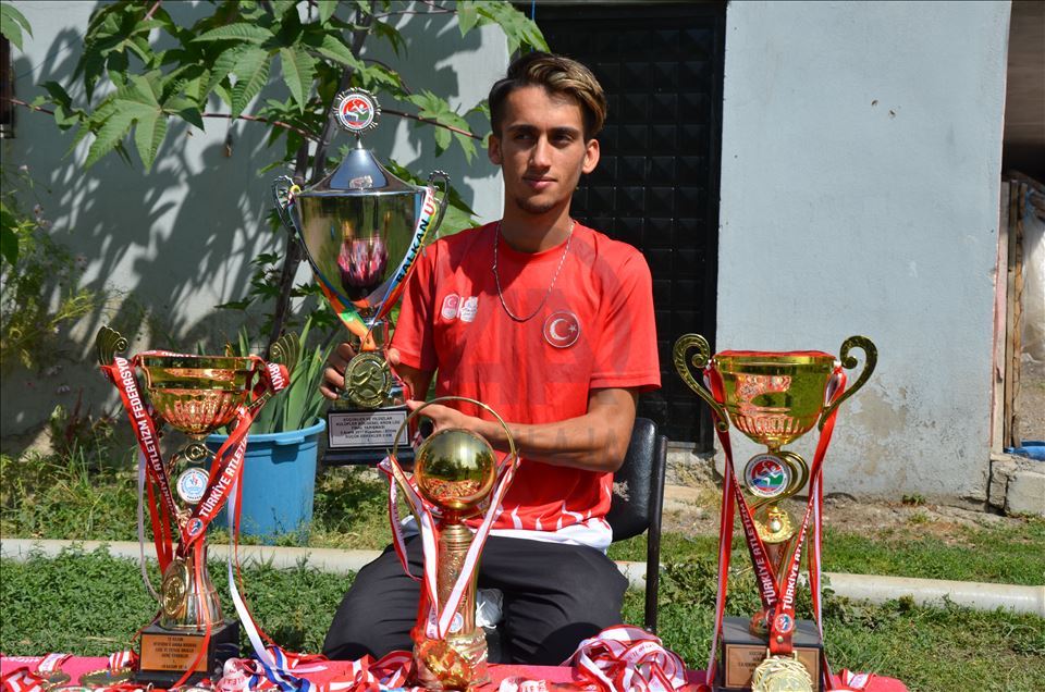 Çobanlık yaparken hazırlandı, 20 Yaş Altı Balkan Atletizm Şampiyonası'nda birinci oldu