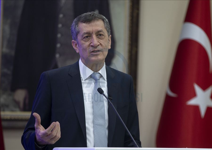 Milli Eğitim Bakanı Selçuk, Okuyan Balık Sesli Elektronik Kütüphanesi'ni tanıttı