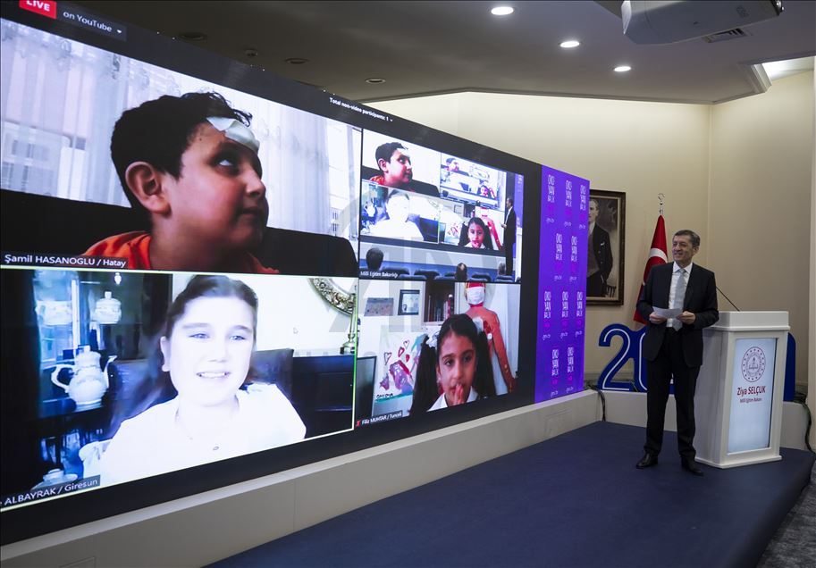 Milli Eğitim Bakanı Selçuk, Okuyan Balık Sesli Elektronik Kütüphanesi'ni tanıttı