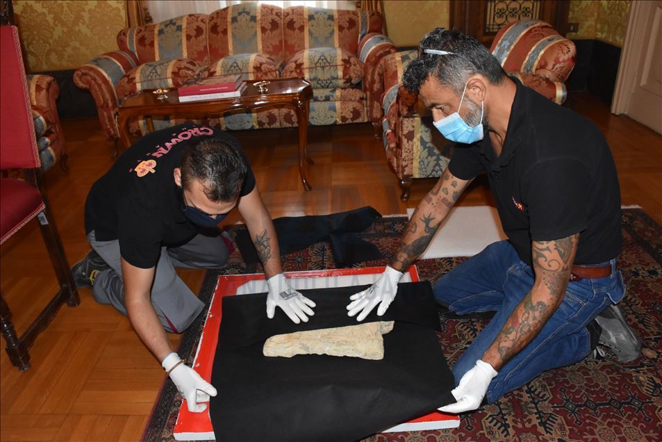 İtalya'da teslim alınan Lidya dönemine ait kefaret yazıtı Türkiye'ye dönüyor
