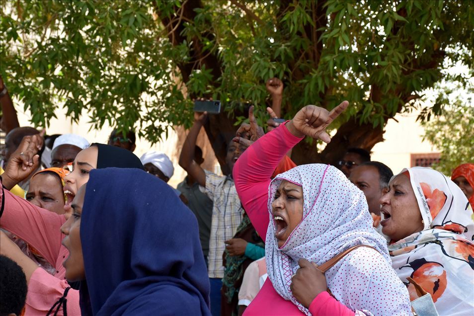 Eski Sudan Cumhurbaşkanı Beşir, "1989 darbesi" davasında 6. kez hakim karşısında