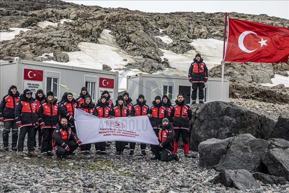 "Gezegenin Kara Kutusu: Antarktika" belgeseli gün sayıyor