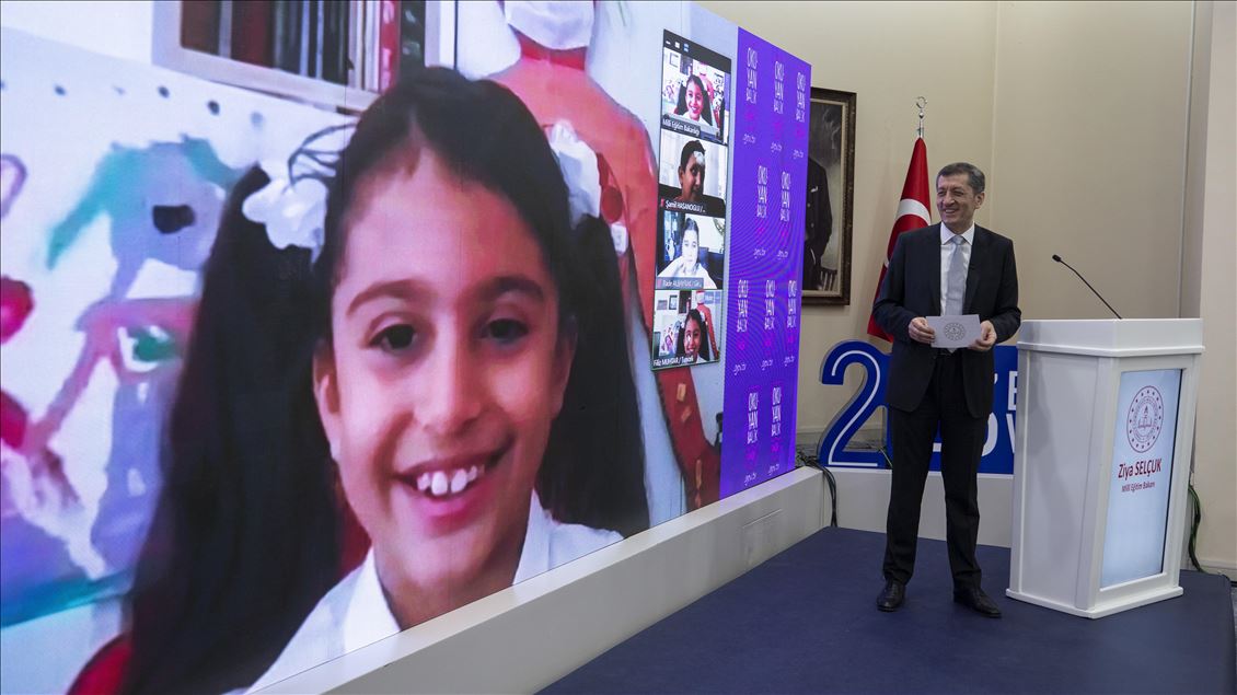 Milli Eğitim Bakanı Selçuk, Okuyan Balık Sesli Elektronik Kütüphanesi'ni tanıttı