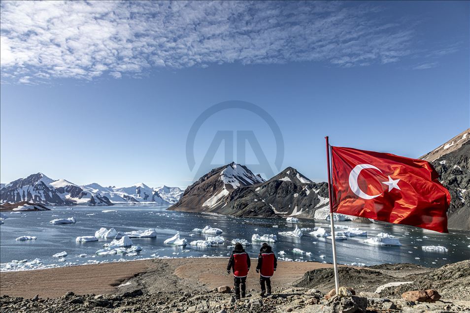 "Gezegenin Kara Kutusu: Antarktika" belgeseli gün sayıyor