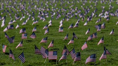 Washington'daki National Mall parkına Kovid-19 kurbanları anısına Amerikan bayrakları yerleştirildi