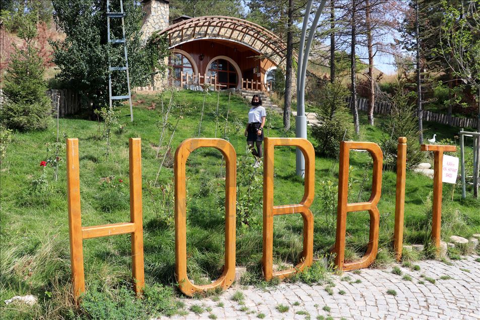 Sivas'ın "Hobbit evleri" pandemi sürecinde ilgi görüyor
