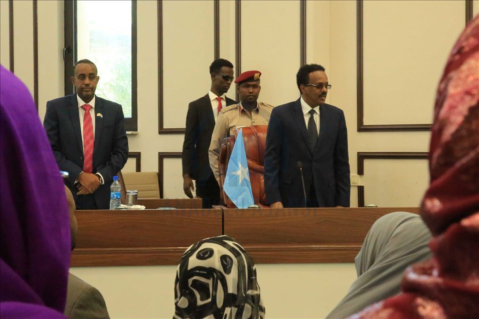منح البرلمان الصومالي، الأربعاء، ث