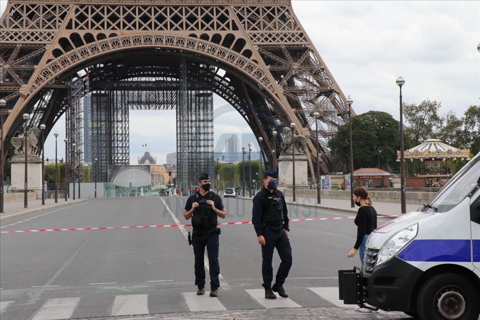 Francia: Torre Eiffel evacuada por falsa amenaza de bomba