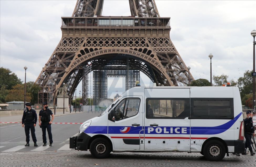 Francia: Torre Eiffel evacuada por falsa amenaza de bomba