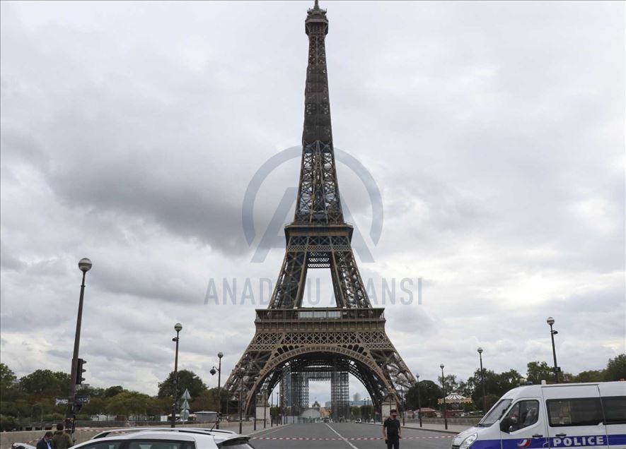 أخلت الشرطة الفرنسية "برج إيفل" وفر