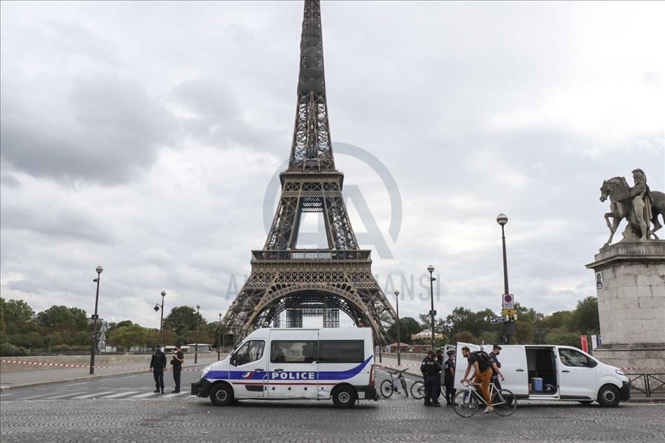 أخلت الشرطة الفرنسية "برج إيفل" وفر