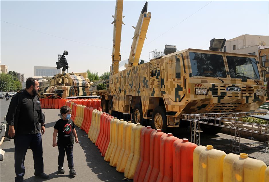 نمایش انواع موشک در میدان بهارستان تهران