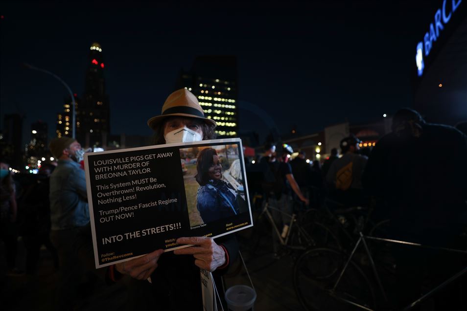 New York'ta, polis tarafından öldürülen Breonna Taylor'a destek gösterisi
