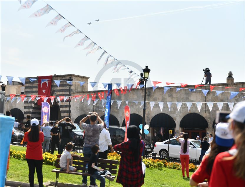 پرواز نمایشی ستارگان ترک در جشنواره تکنوفست غازیعنتپ